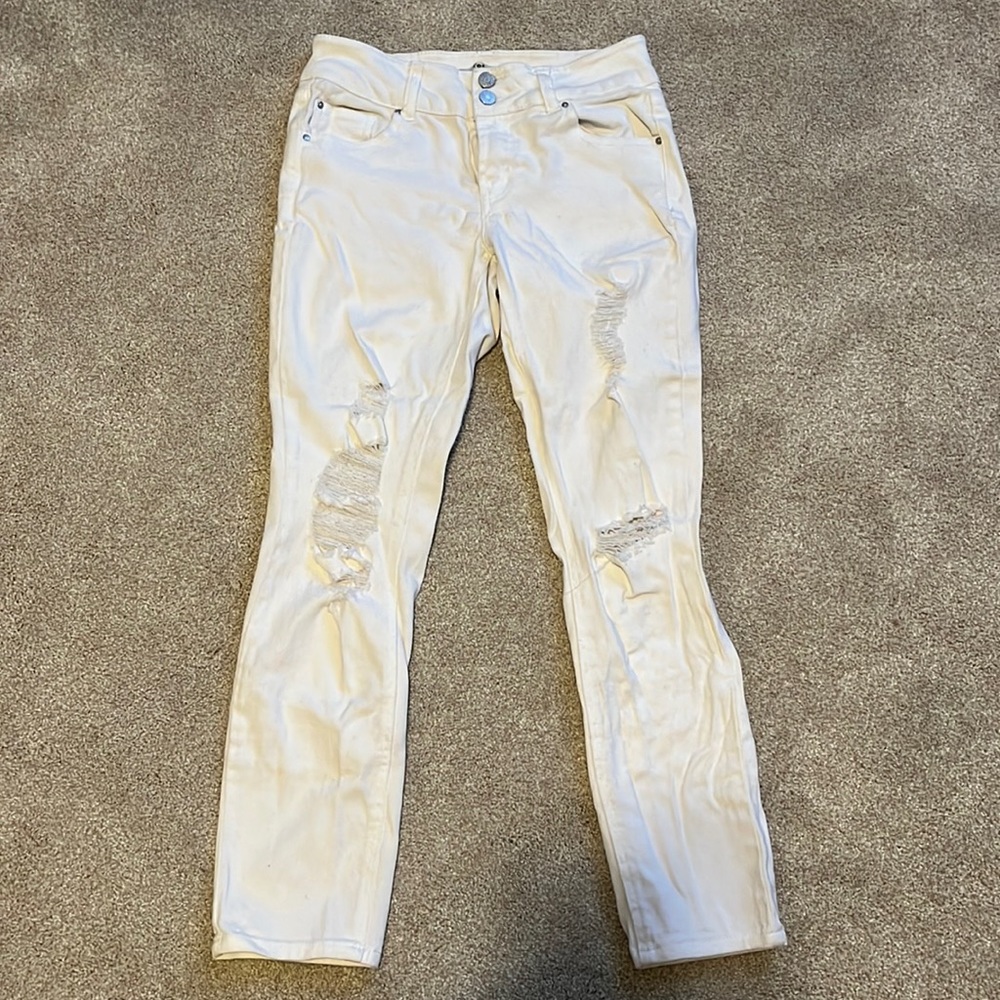 Refuge distressed white jeans